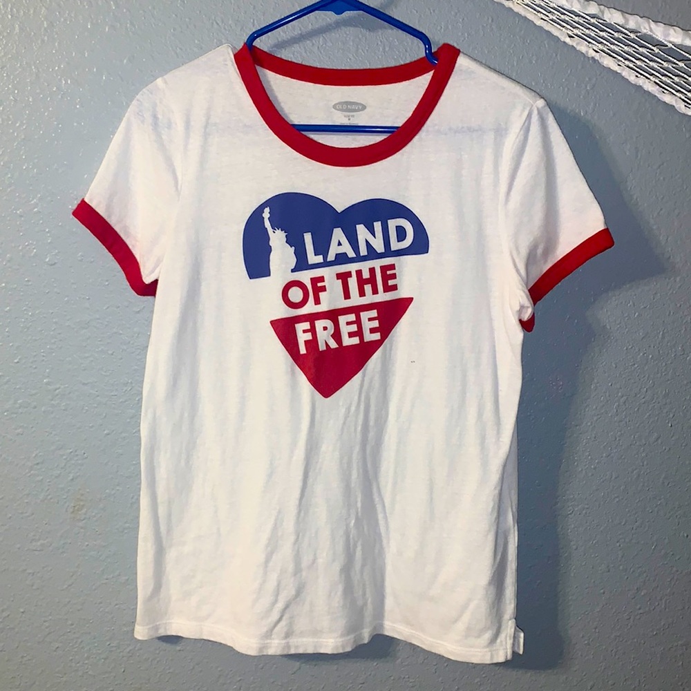 Old Navy ‘Land of the Free’ tee size M